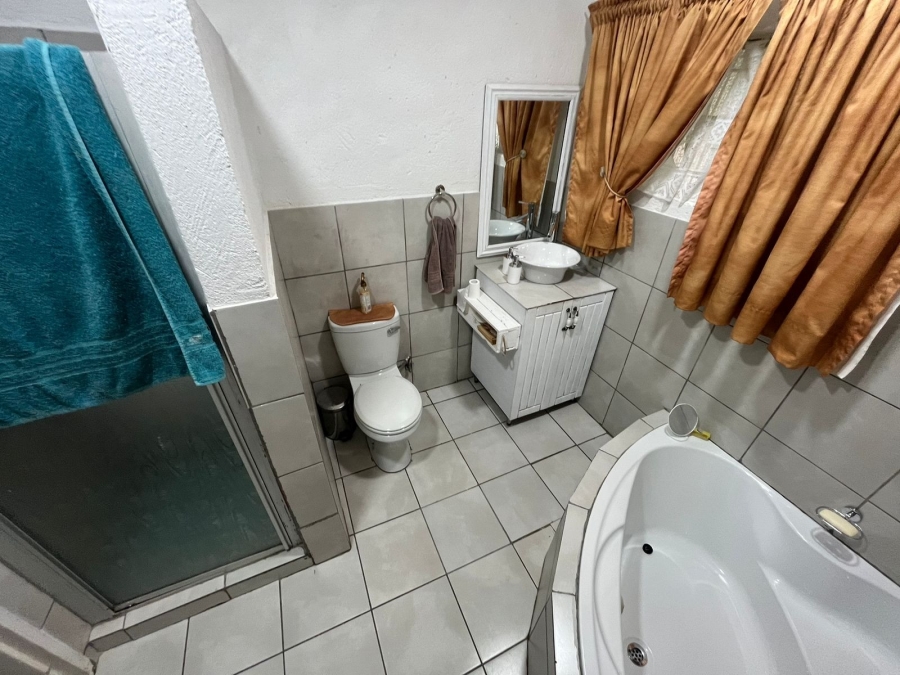 4 Bedroom Property for Sale in Protea Park North West